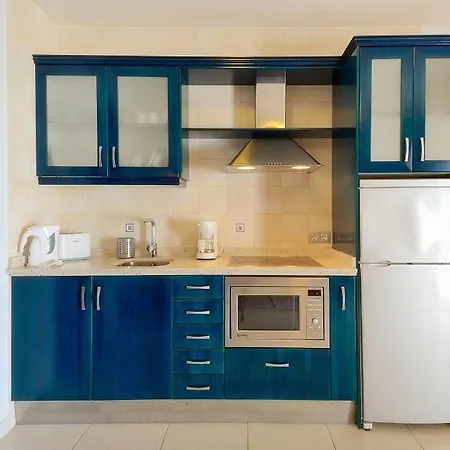 Impeccable 2-bed No 2 In Appartement *