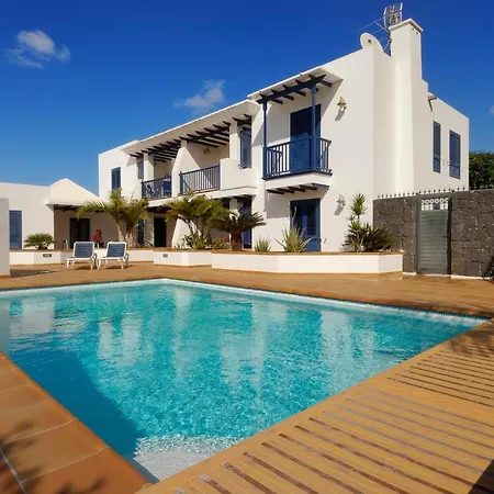 Impeccable 2-bed No 2 In Appartement *
